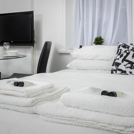 Barton Beachside - Stylish Studio Apartment, Double & Single - Central Beach & Promenade Location - Over 21'S, Family Friendly Only, Id Required 黑潭 外观 照片