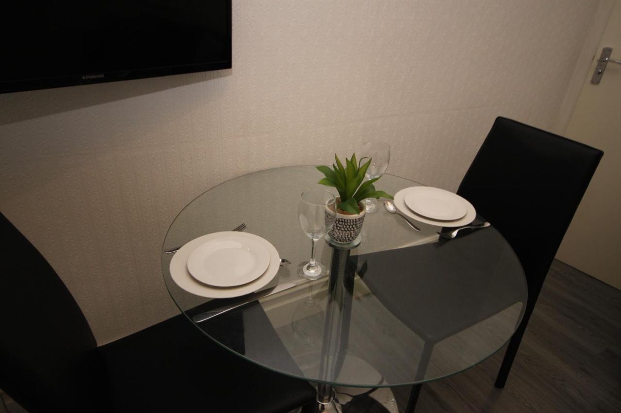 Barton Beachside - Stylish Studio Apartment, Double & Single - Central Beach & Promenade Location - Over 21'S, Family Friendly Only, Id Required 黑潭 外观 照片