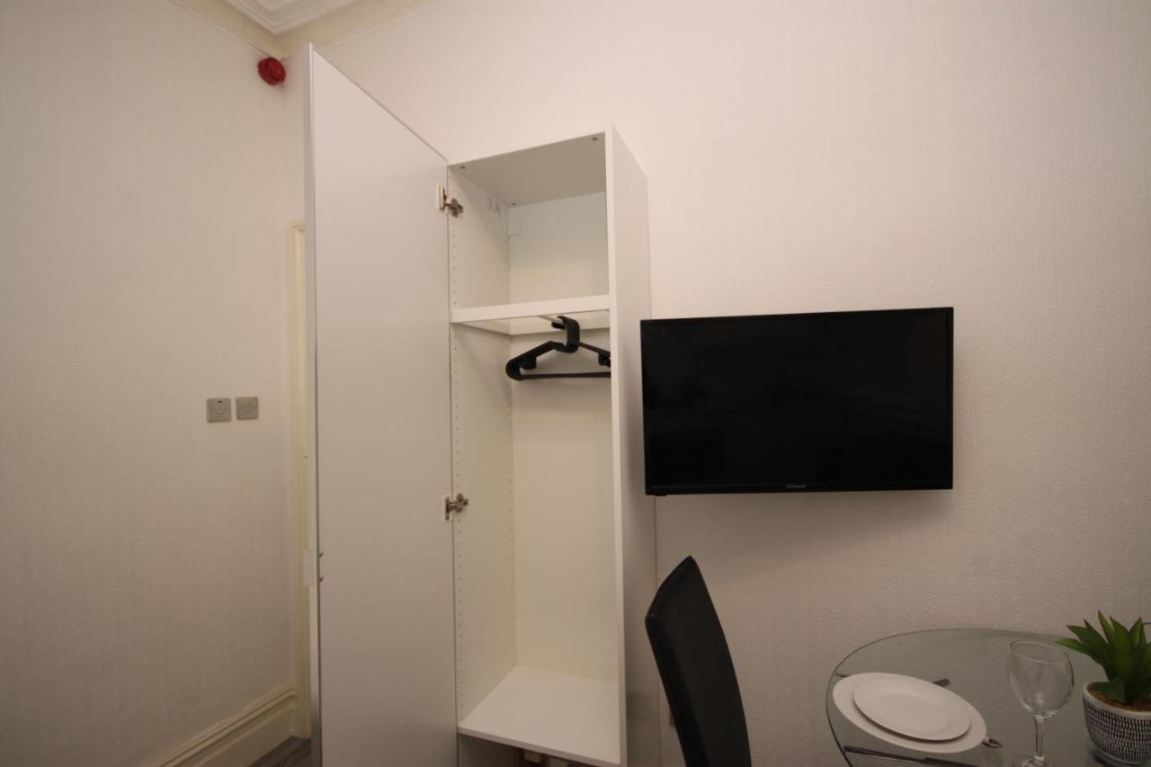 Barton Beachside - Stylish Studio Apartment, Double & Single - Central Beach & Promenade Location - Over 21'S, Family Friendly Only, Id Required 黑潭 外观 照片
