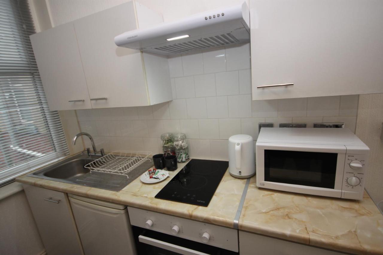 Barton Beachside - Stylish Studio Apartment, Double & Single - Central Beach & Promenade Location - Over 21'S, Family Friendly Only, Id Required 黑潭 外观 照片