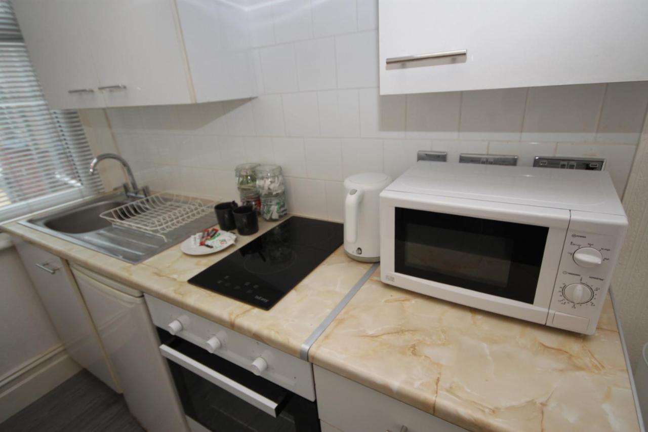 Barton Beachside - Stylish Studio Apartment, Double & Single - Central Beach & Promenade Location - Over 21'S, Family Friendly Only, Id Required 黑潭 外观 照片