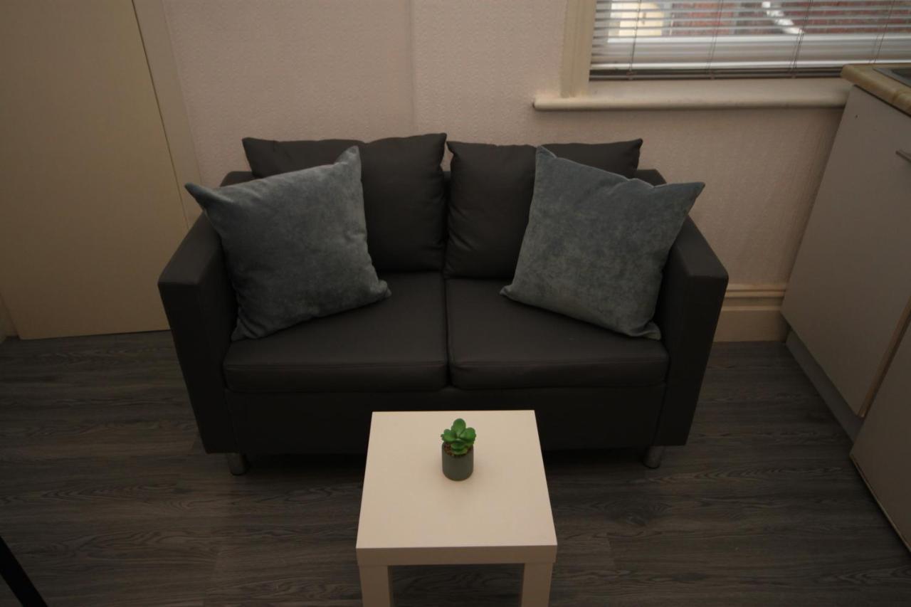 Barton Beachside - Stylish Studio Apartment, Double & Single - Central Beach & Promenade Location - Over 21'S, Family Friendly Only, Id Required 黑潭 外观 照片