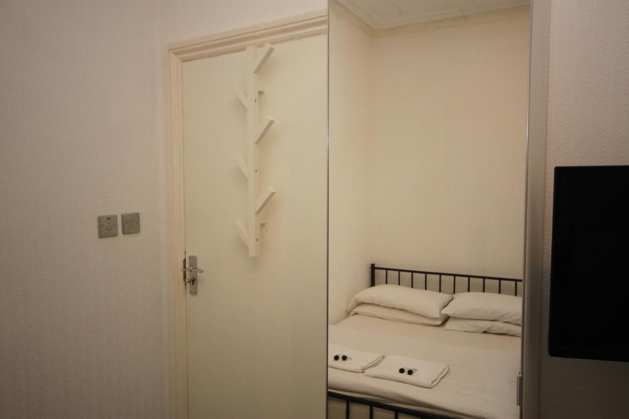 Barton Beachside - Stylish Studio Apartment, Double & Single - Central Beach & Promenade Location - Over 21'S, Family Friendly Only, Id Required 黑潭 外观 照片