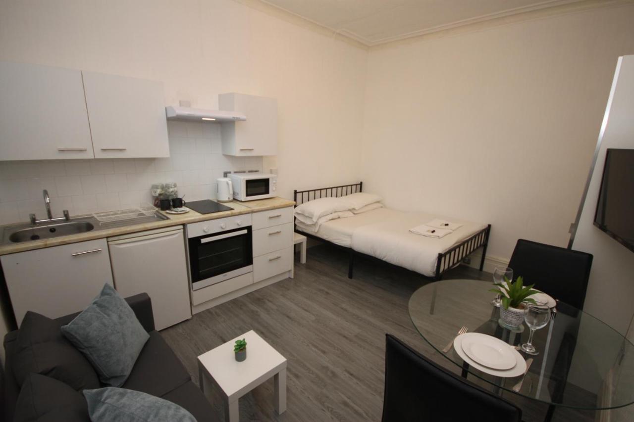 Barton Beachside - Stylish Studio Apartment, Double & Single - Central Beach & Promenade Location - Over 21'S, Family Friendly Only, Id Required 黑潭 外观 照片