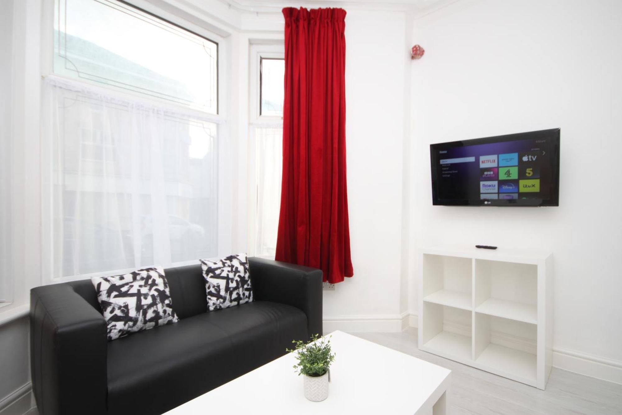 Barton Beachside - Stylish Studio Apartment, Double & Single - Central Beach & Promenade Location - Over 21'S, Family Friendly Only, Id Required 黑潭 外观 照片