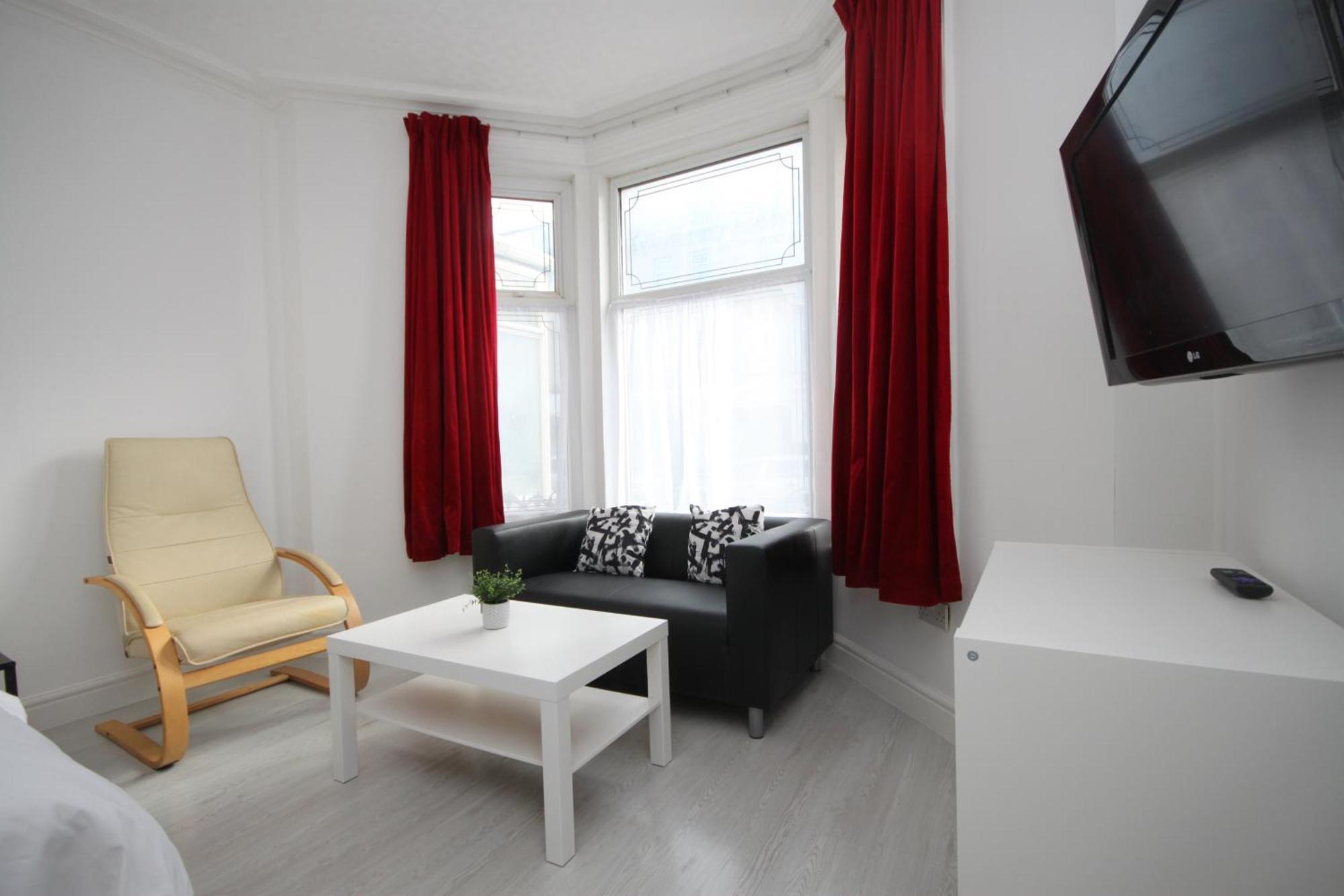 Barton Beachside - Stylish Studio Apartment, Double & Single - Central Beach & Promenade Location - Over 21'S, Family Friendly Only, Id Required 黑潭 外观 照片