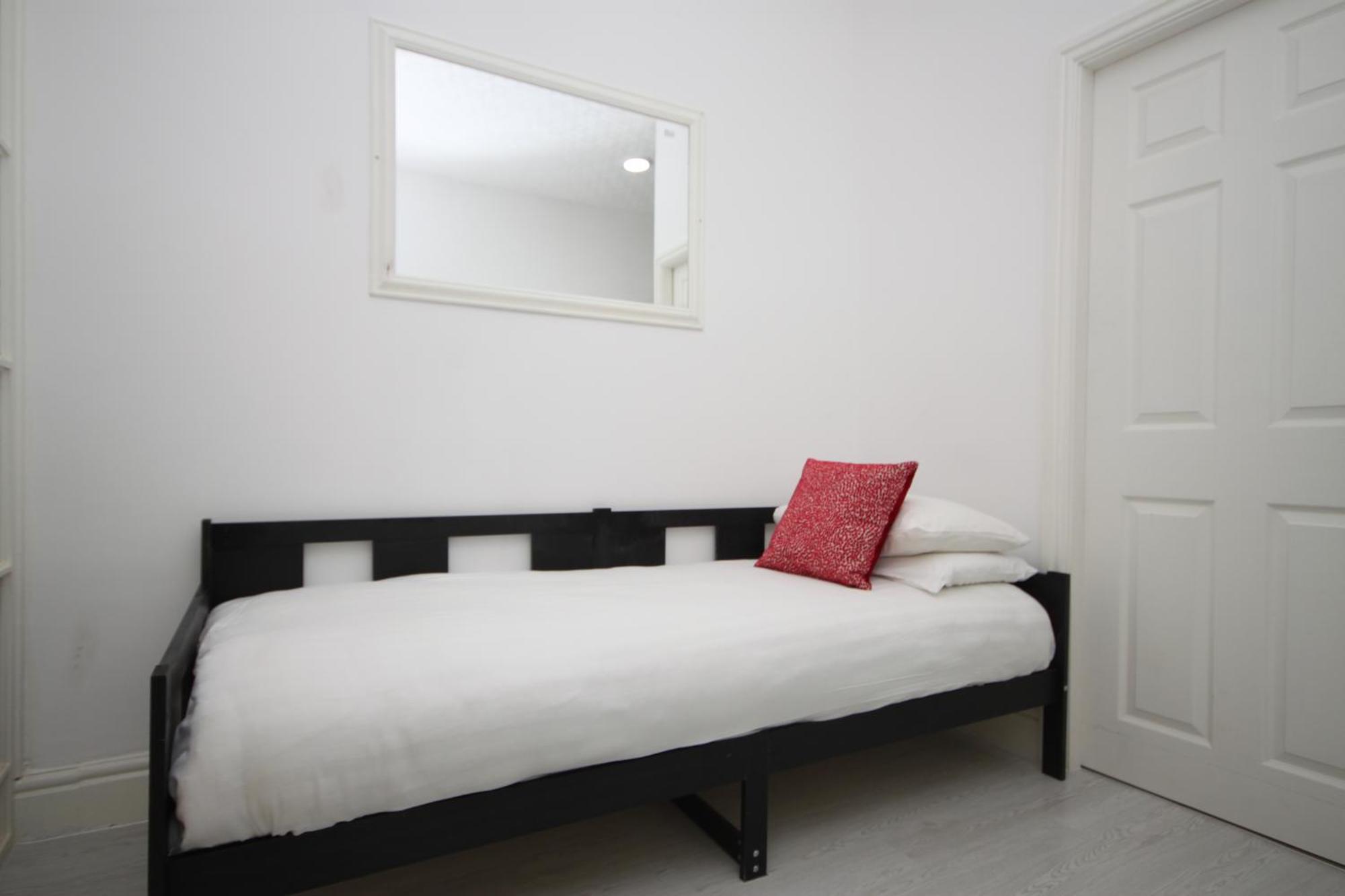 Barton Beachside - Stylish Studio Apartment, Double & Single - Central Beach & Promenade Location - Over 21'S, Family Friendly Only, Id Required 黑潭 客房 照片