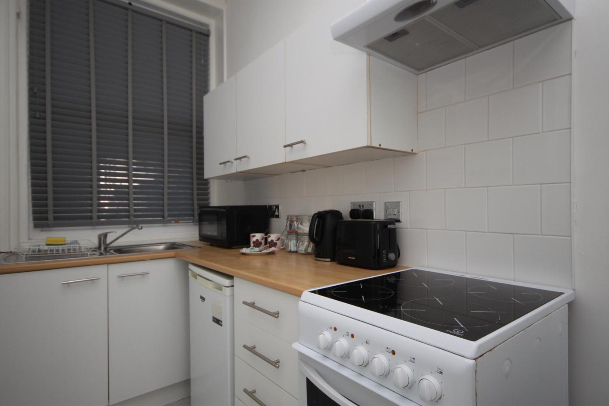 Barton Beachside - Stylish Studio Apartment, Double & Single - Central Beach & Promenade Location - Over 21'S, Family Friendly Only, Id Required 黑潭 客房 照片