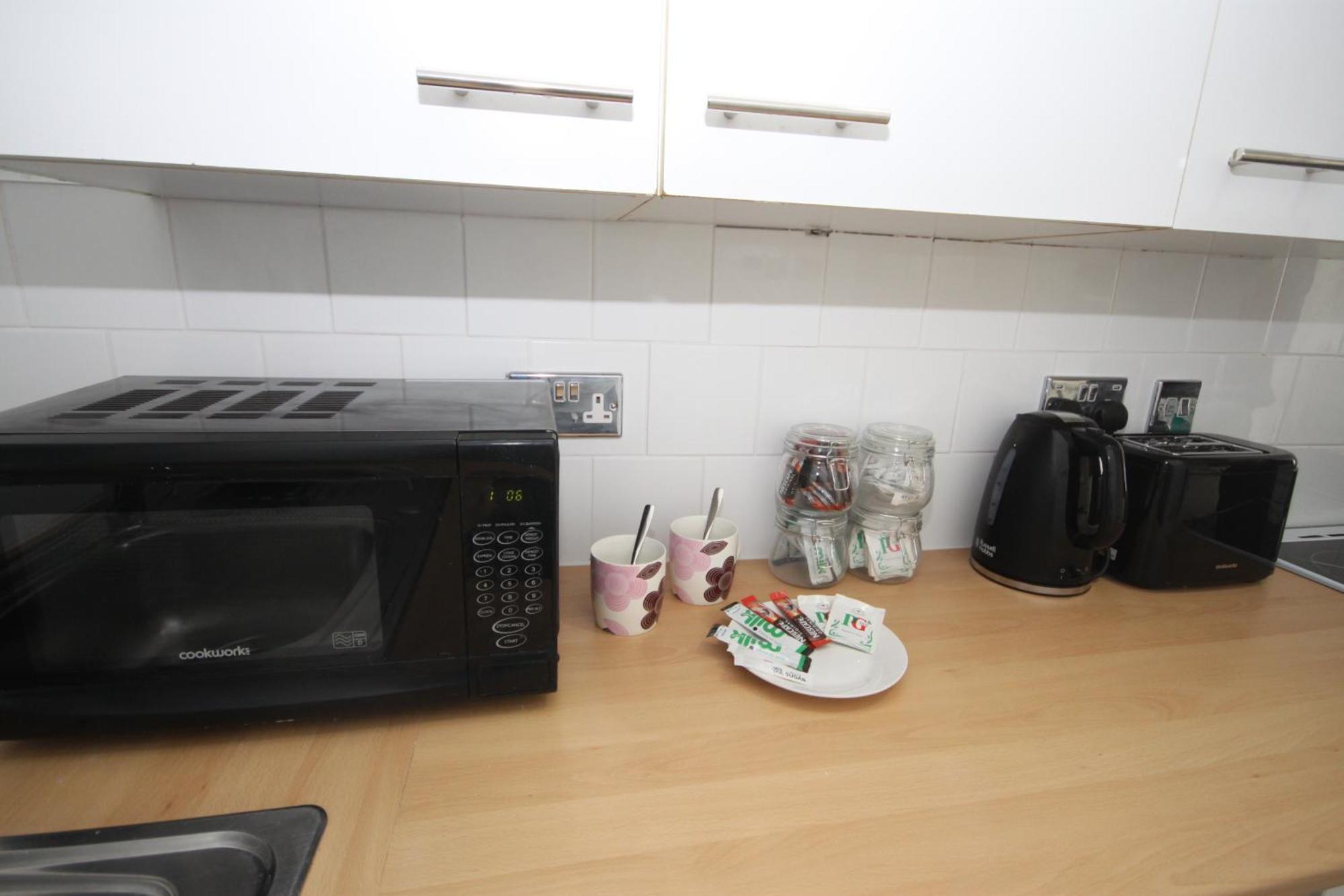 Barton Beachside - Stylish Studio Apartment, Double & Single - Central Beach & Promenade Location - Over 21'S, Family Friendly Only, Id Required 黑潭 外观 照片