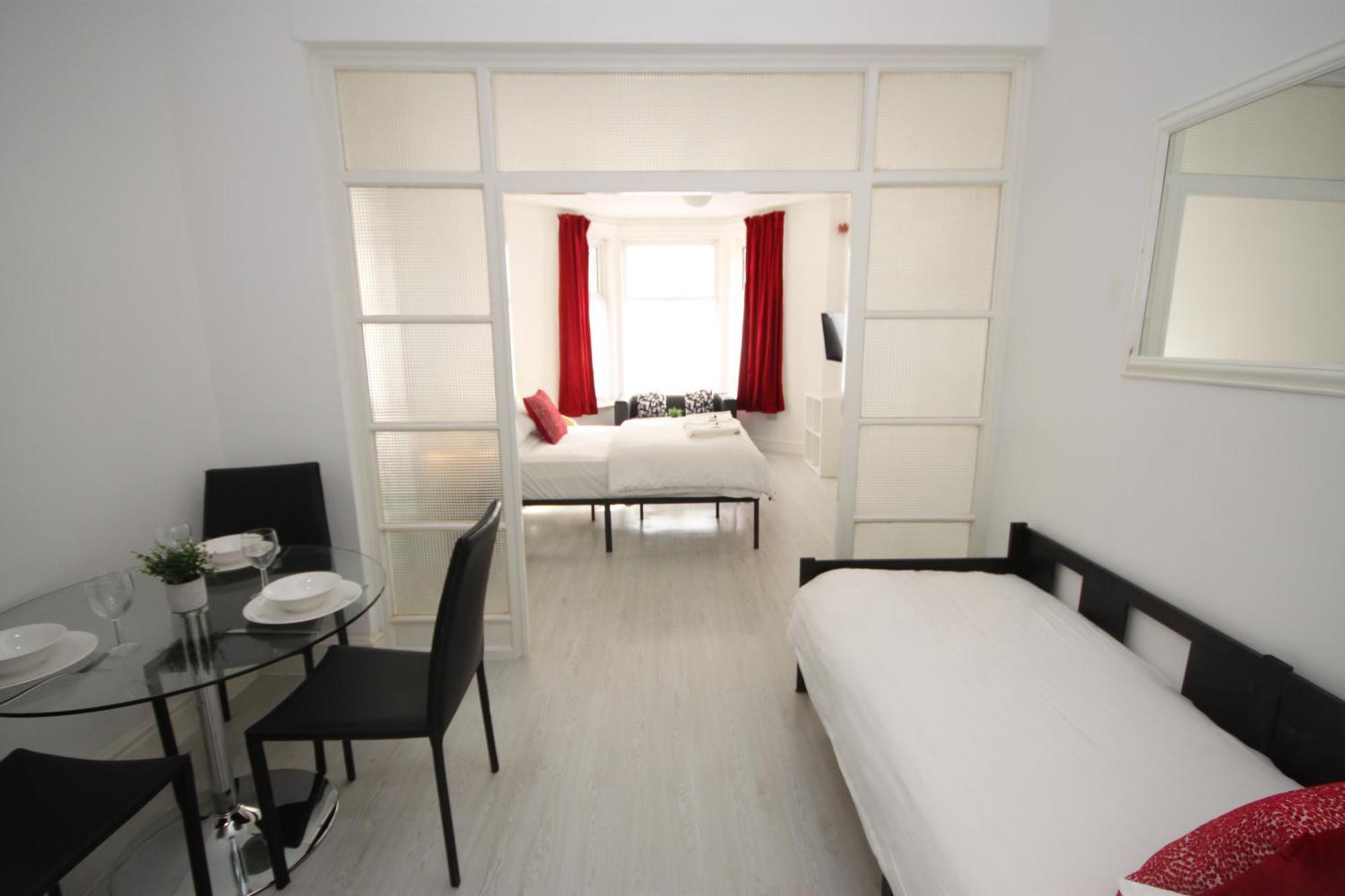 Barton Beachside - Stylish Studio Apartment, Double & Single - Central Beach & Promenade Location - Over 21'S, Family Friendly Only, Id Required 黑潭 外观 照片