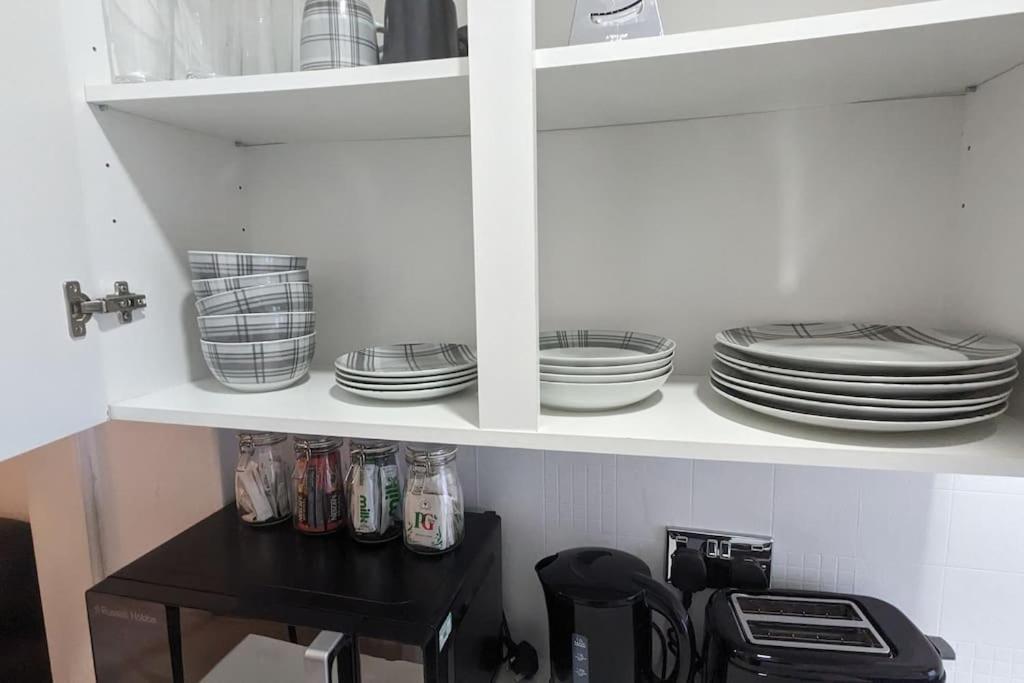 Barton Beachside - Stylish Studio Apartment, Double & Single - Central Beach & Promenade Location - Over 21'S, Family Friendly Only, Id Required 黑潭 外观 照片