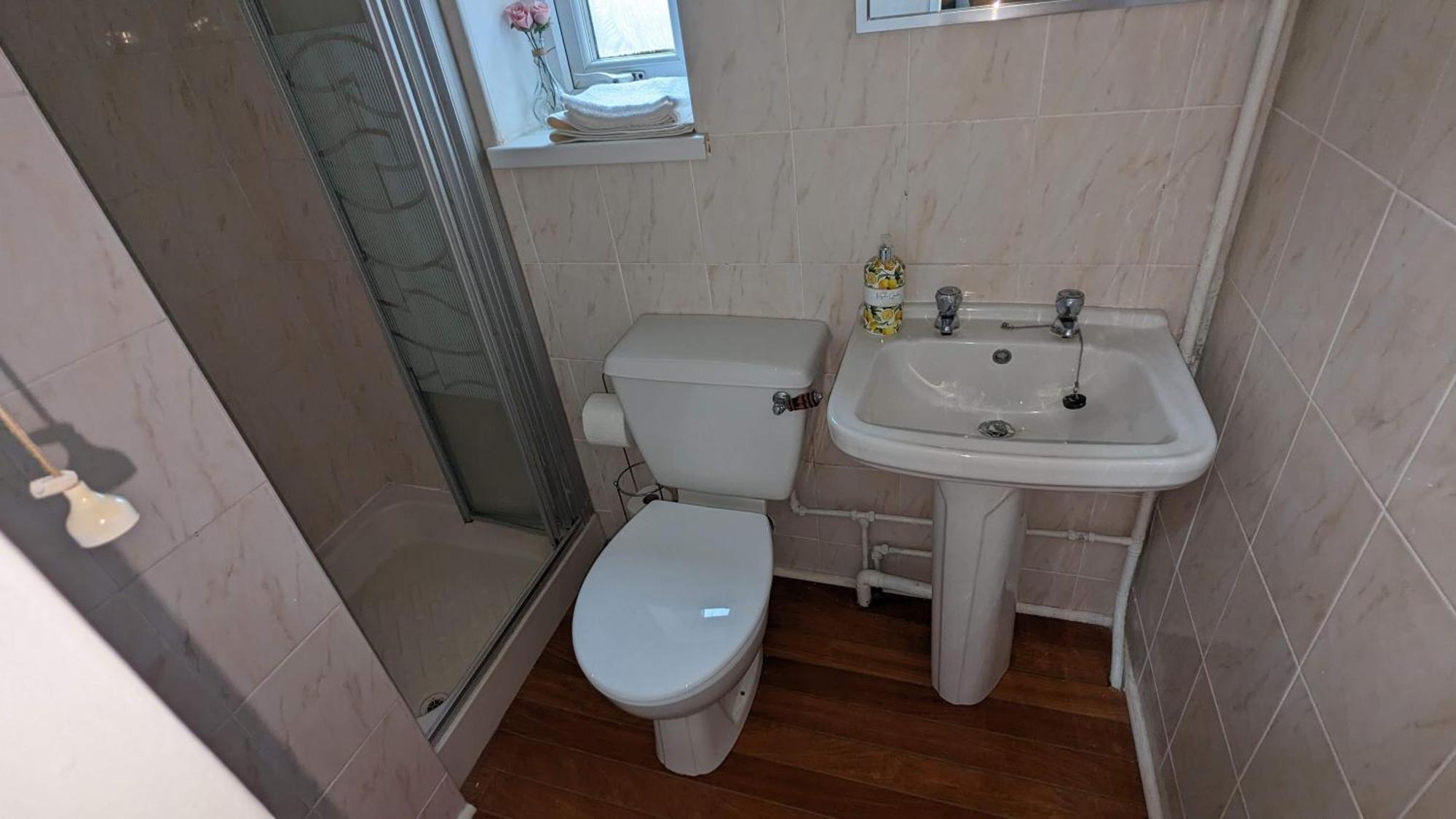 Barton Beachside - Stylish Studio Apartment, Double & Single - Central Beach & Promenade Location - Over 21'S, Family Friendly Only, Id Required 黑潭 外观 照片