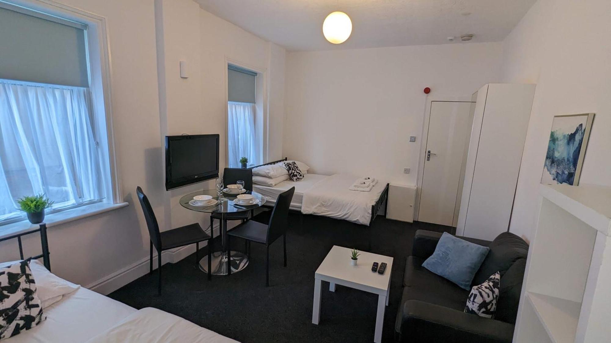 Barton Beachside - Stylish Studio Apartment, Double & Single - Central Beach & Promenade Location - Over 21'S, Family Friendly Only, Id Required 黑潭 外观 照片