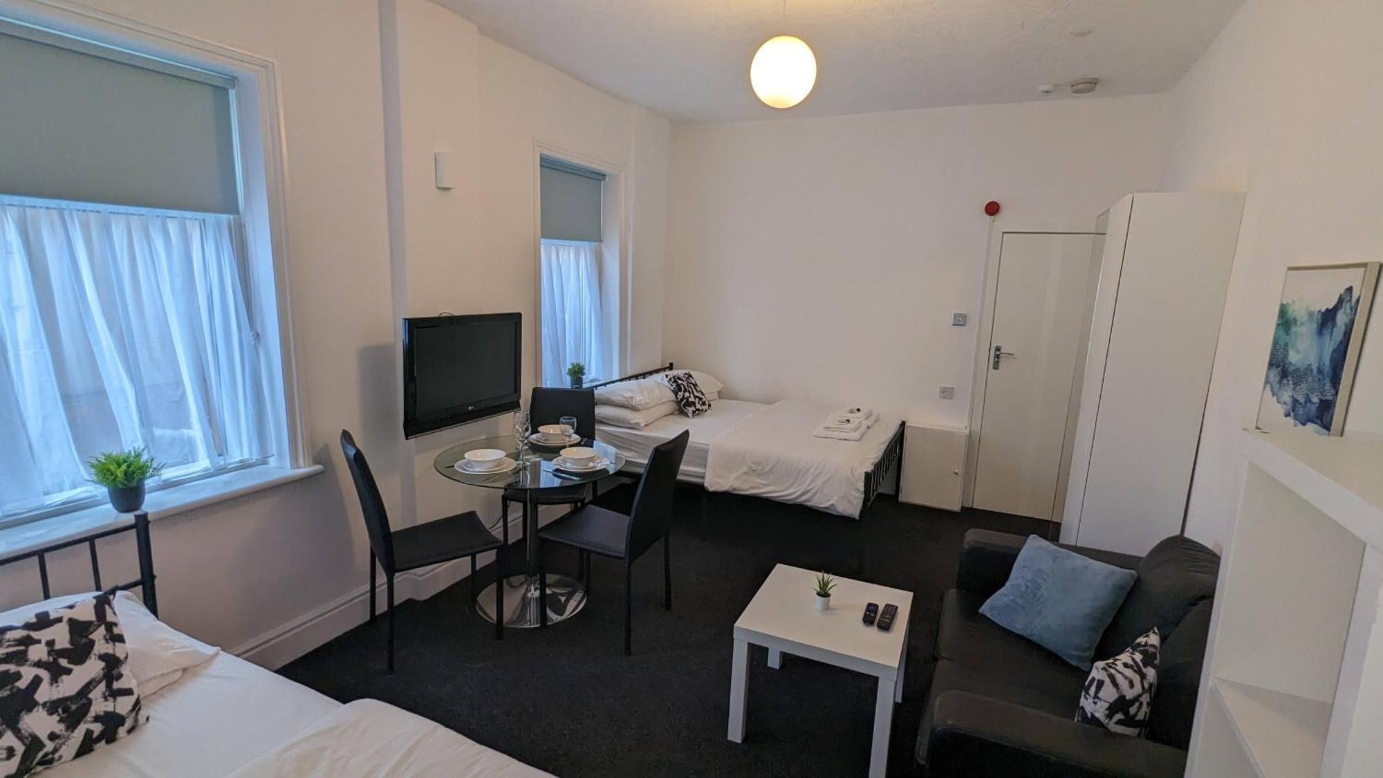 Barton Beachside - Stylish Studio Apartment, Double & Single - Central Beach & Promenade Location - Over 21'S, Family Friendly Only, Id Required 黑潭 外观 照片