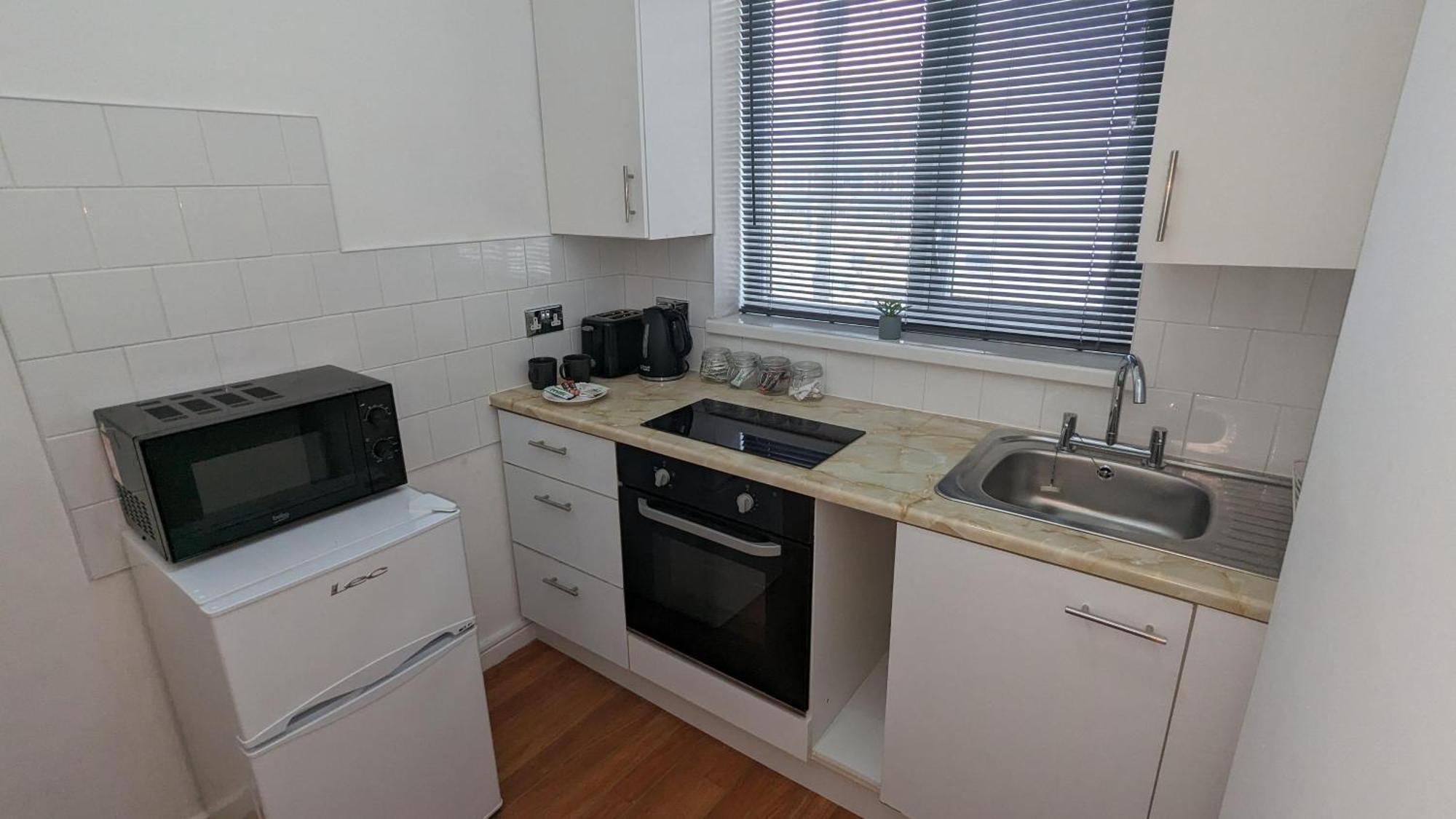 Barton Beachside - Stylish Studio Apartment, Double & Single - Central Beach & Promenade Location - Over 21'S, Family Friendly Only, Id Required 黑潭 外观 照片